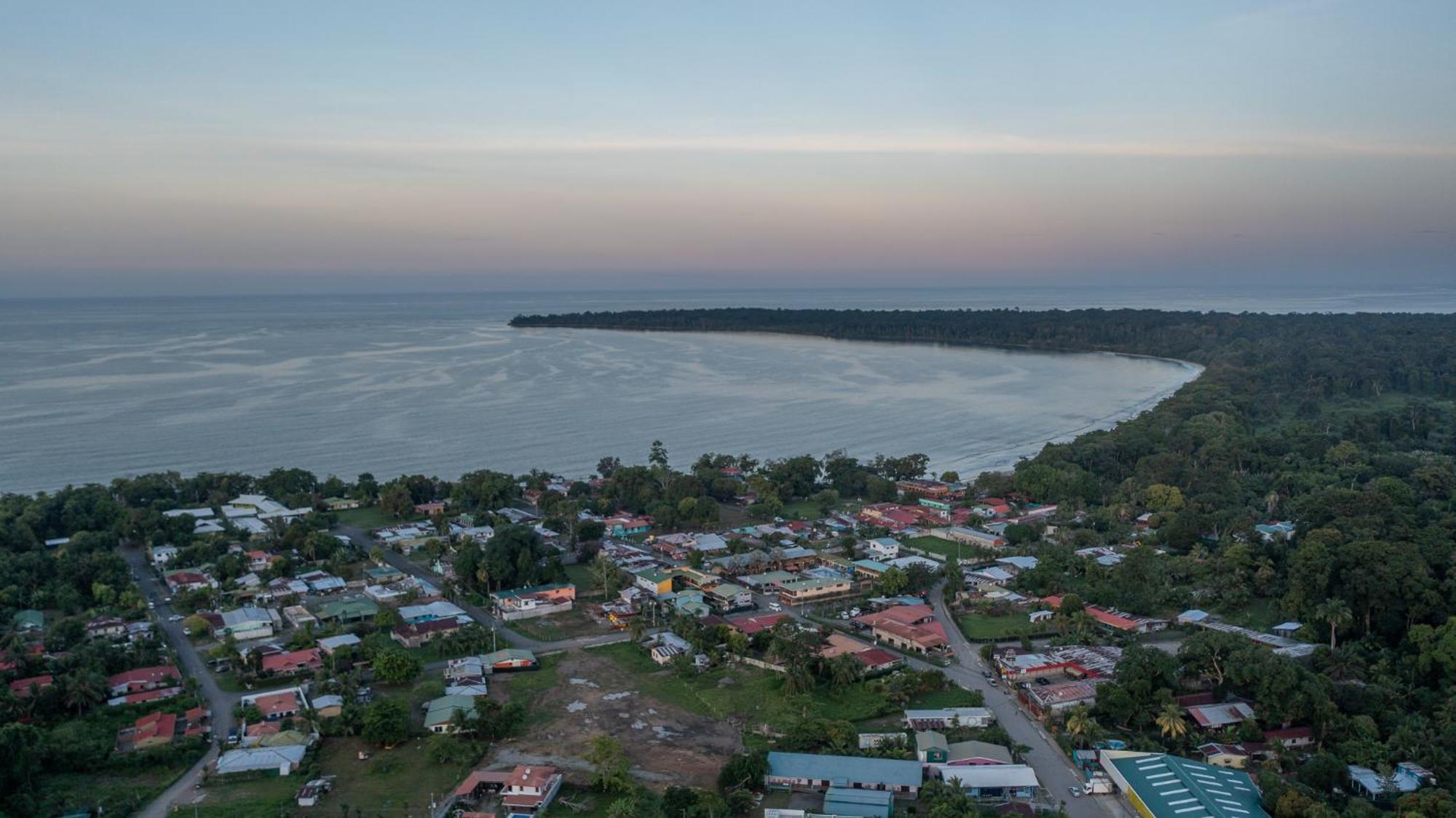 Namaitami Casa Hermosa Con Ac Y Piscina A Solo 650 Metros Del Parque Nacional Cahuita Bagian luar foto