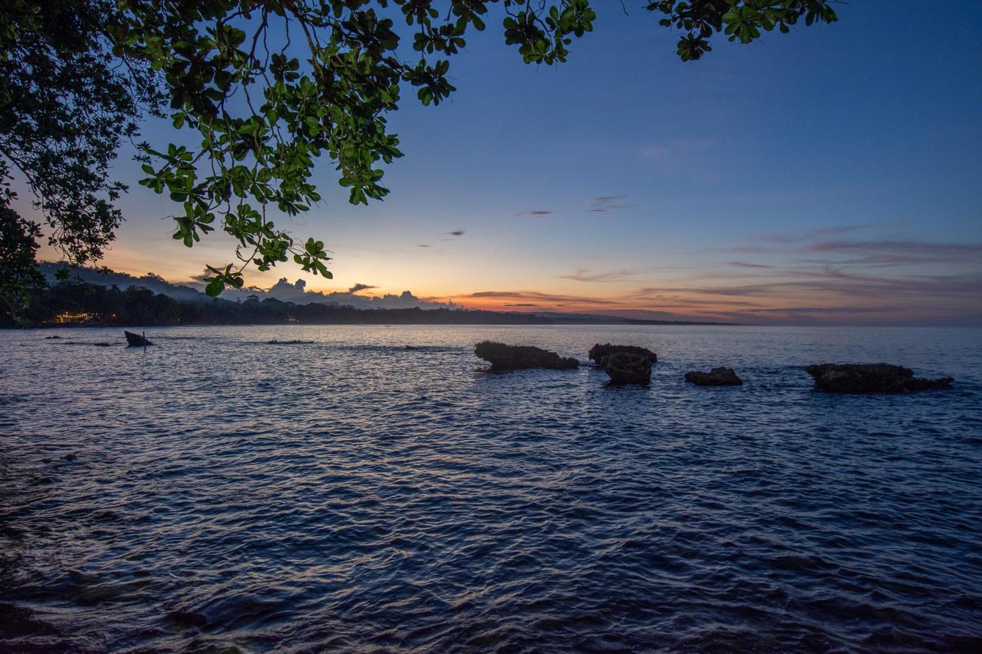 Namaitami Casa Hermosa Con Ac Y Piscina A Solo 650 Metros Del Parque Nacional Cahuita Bagian luar foto