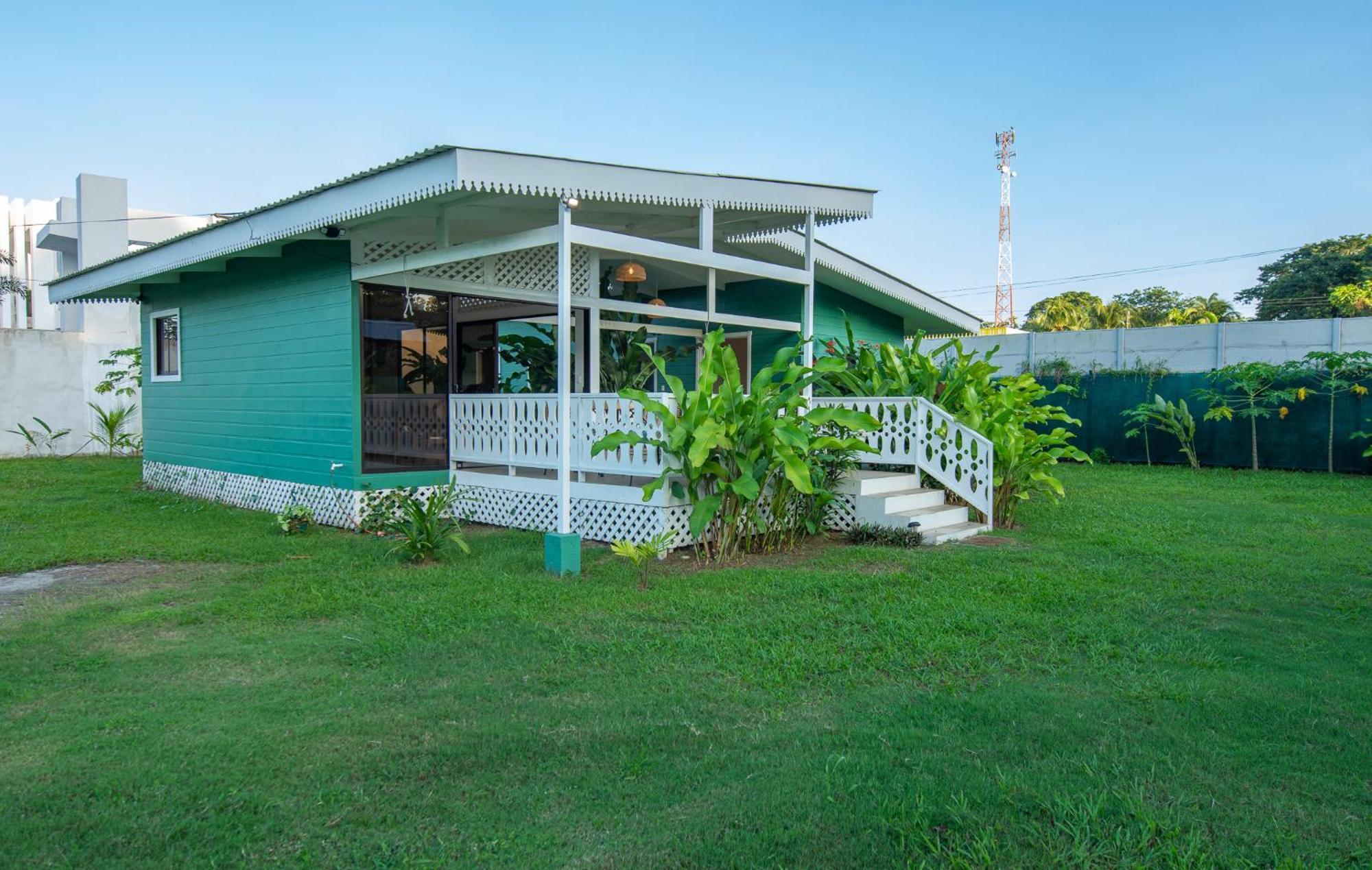 Namaitami Casa Hermosa Con Ac Y Piscina A Solo 650 Metros Del Parque Nacional Cahuita Bagian luar foto
